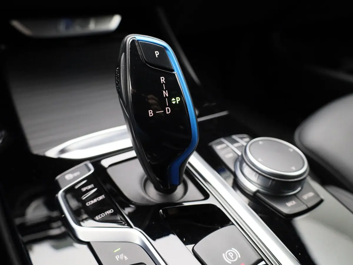 High Executive 80 kWh | Apple Carplay / Android Auto | Panoramadak | Stoelverwarming | Camera | Trekhaak |