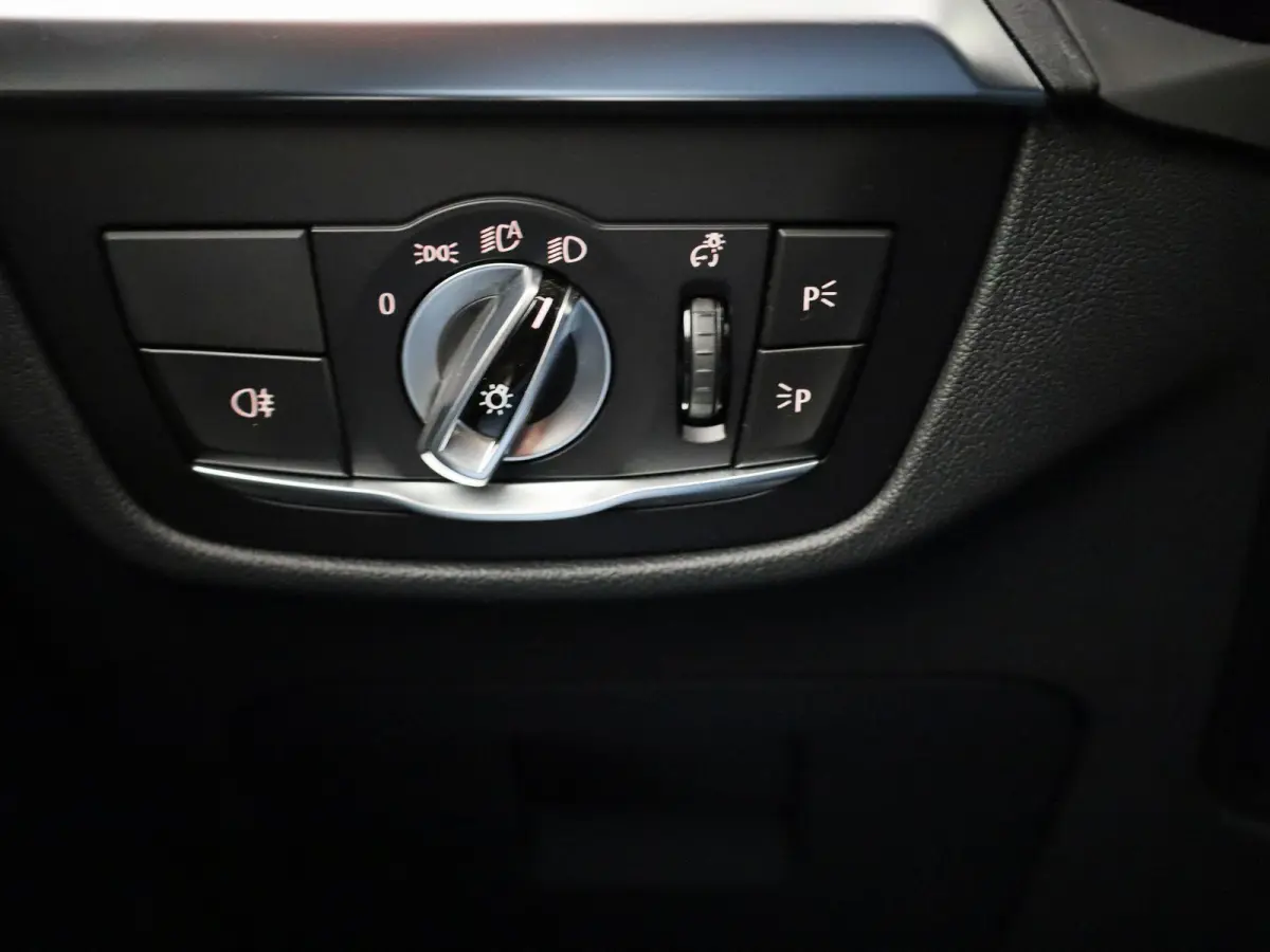 High Executive 80 kWh | Apple Carplay / Android Auto | Panoramadak | Stoelverwarming | Camera | Trekhaak |