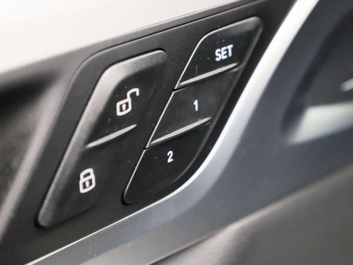 High Executive 80 kWh | Apple Carplay / Android Auto | Panoramadak | Stoelverwarming | Camera | Trekhaak |