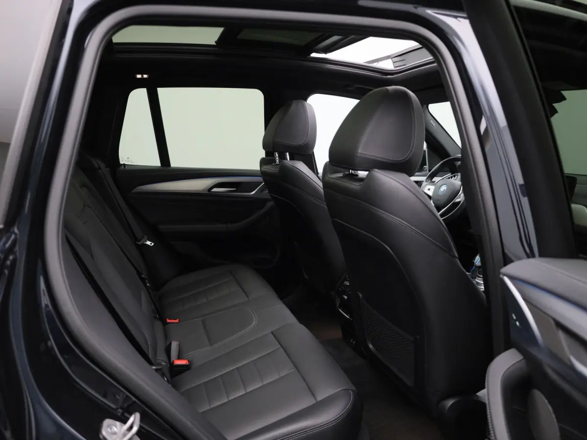 High Executive 80 kWh | Apple Carplay / Android Auto | Panoramadak | Stoelverwarming | Camera | Trekhaak |