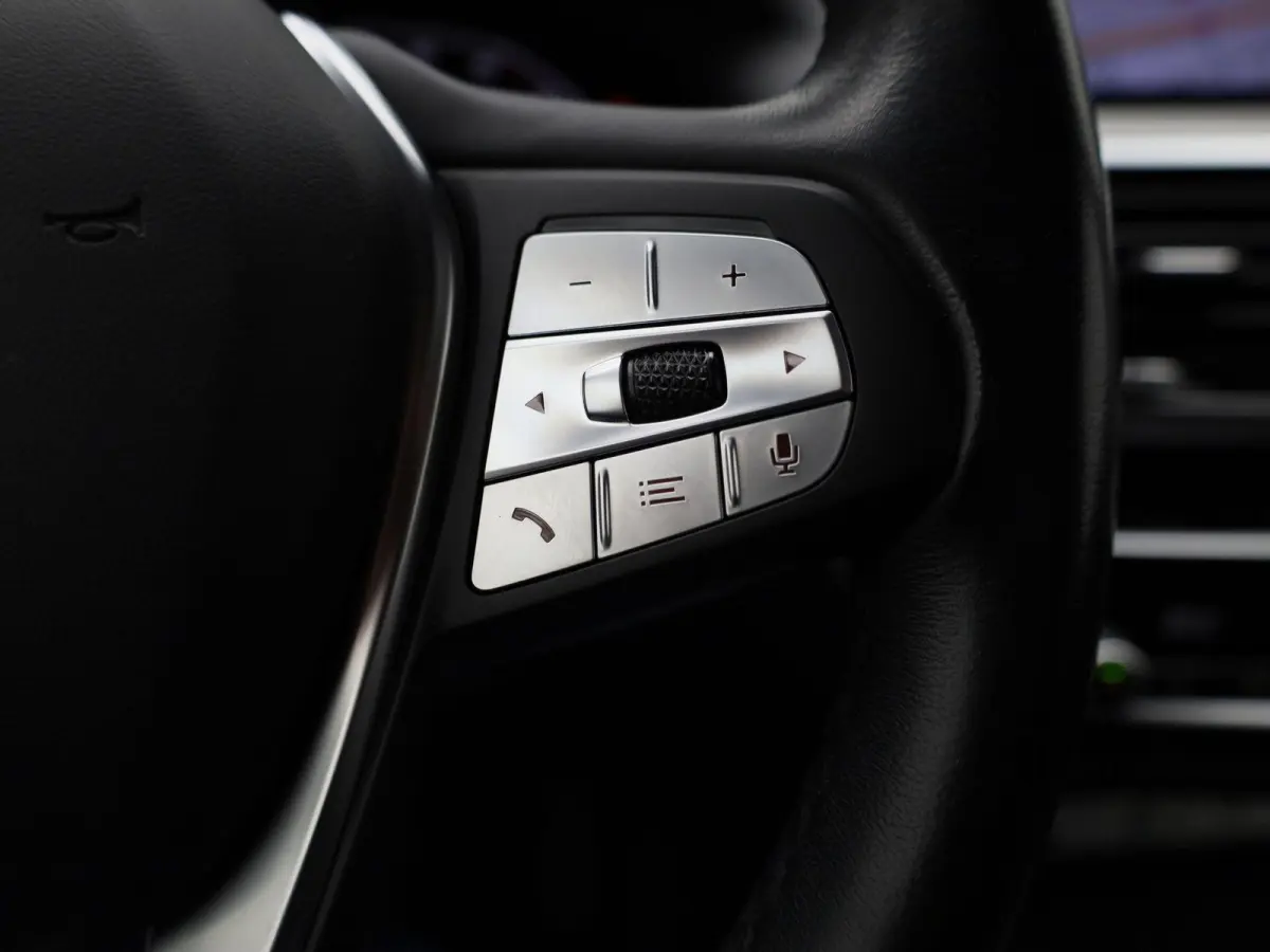 High Executive 80 kWh | Apple Carplay / Android Auto | Panoramadak | Stoelverwarming | Camera | Trekhaak |