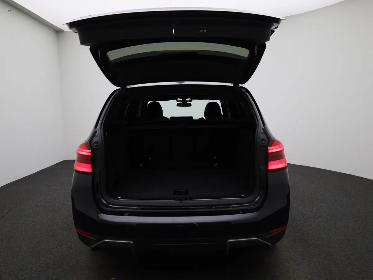 High Executive 80 kWh | Apple Carplay / Android Auto | Panoramadak | Stoelverwarming | Camera | Trekhaak |