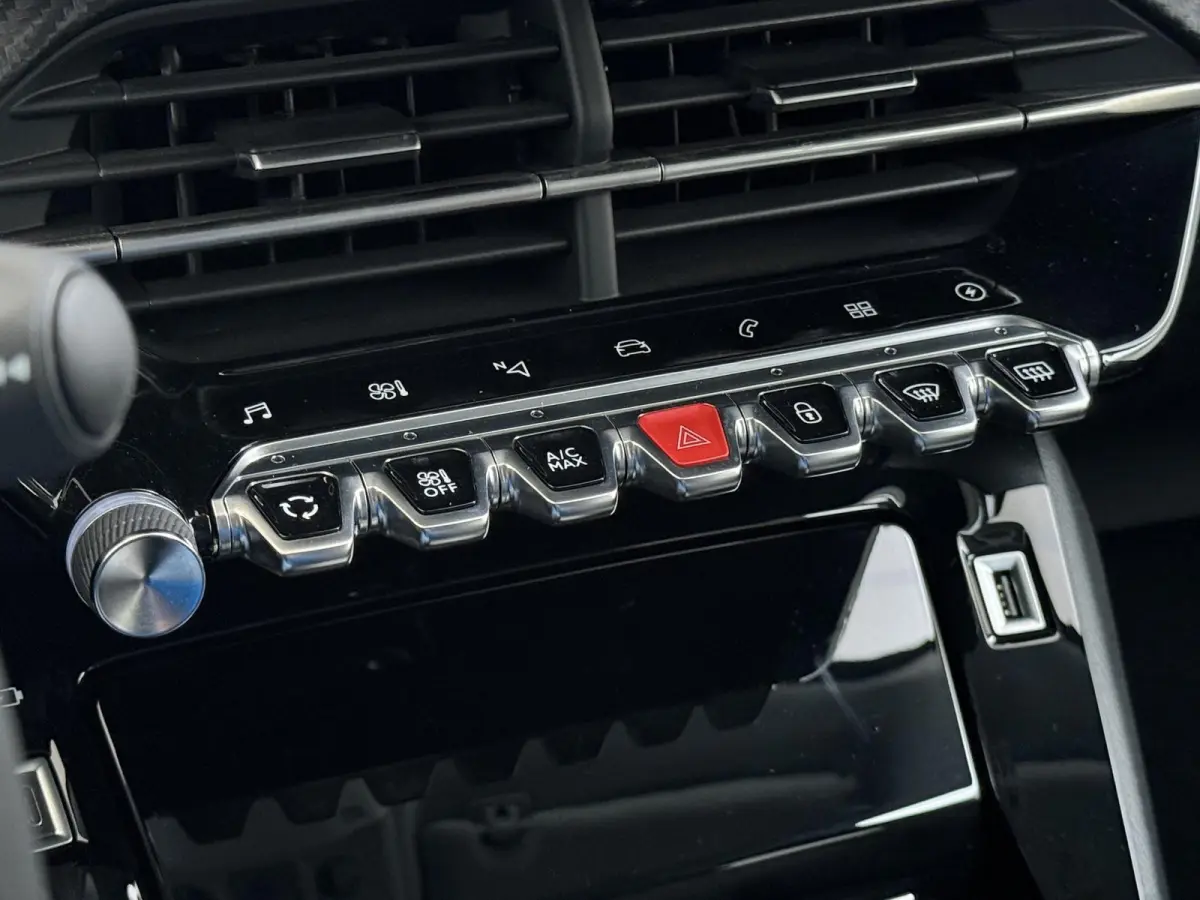 Allure Pack 50 kWh 136pk | Accu 94% | Navigatie | Camera achter | Cruise control adaptief | 3D i-Cockpit | Automatische airco | Apple Carplay en Android auto