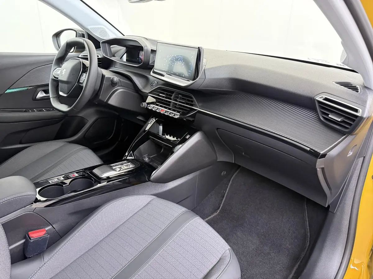 Allure Pack 50 kWh 136pk | Accu 94% | Navigatie | Camera achter | Cruise control adaptief | 3D i-Cockpit | Automatische airco | Apple Carplay en Android auto