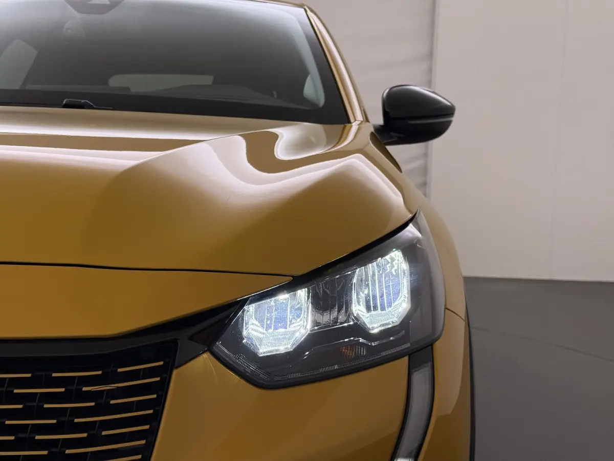 Allure Pack 50 kWh 136pk | Accu 94% | Navigatie | Camera achter | Cruise control adaptief | 3D i-Cockpit | Automatische airco | Apple Carplay en Android auto