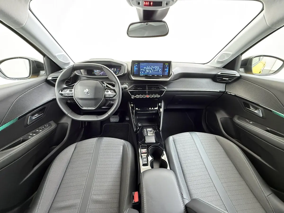 Allure Pack 50 kWh 136pk | Accu 94% | Navigatie | Camera achter | Cruise control adaptief | 3D i-Cockpit | Automatische airco | Apple Carplay en Android auto