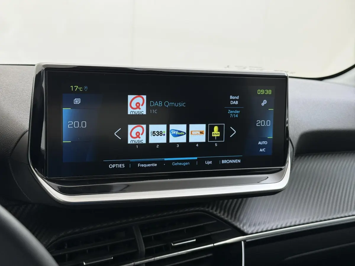 Allure Pack 50 kWh 136pk | Accu 94% | Navigatie | Camera achter | Cruise control adaptief | 3D i-Cockpit | Automatische airco | Apple Carplay en Android auto