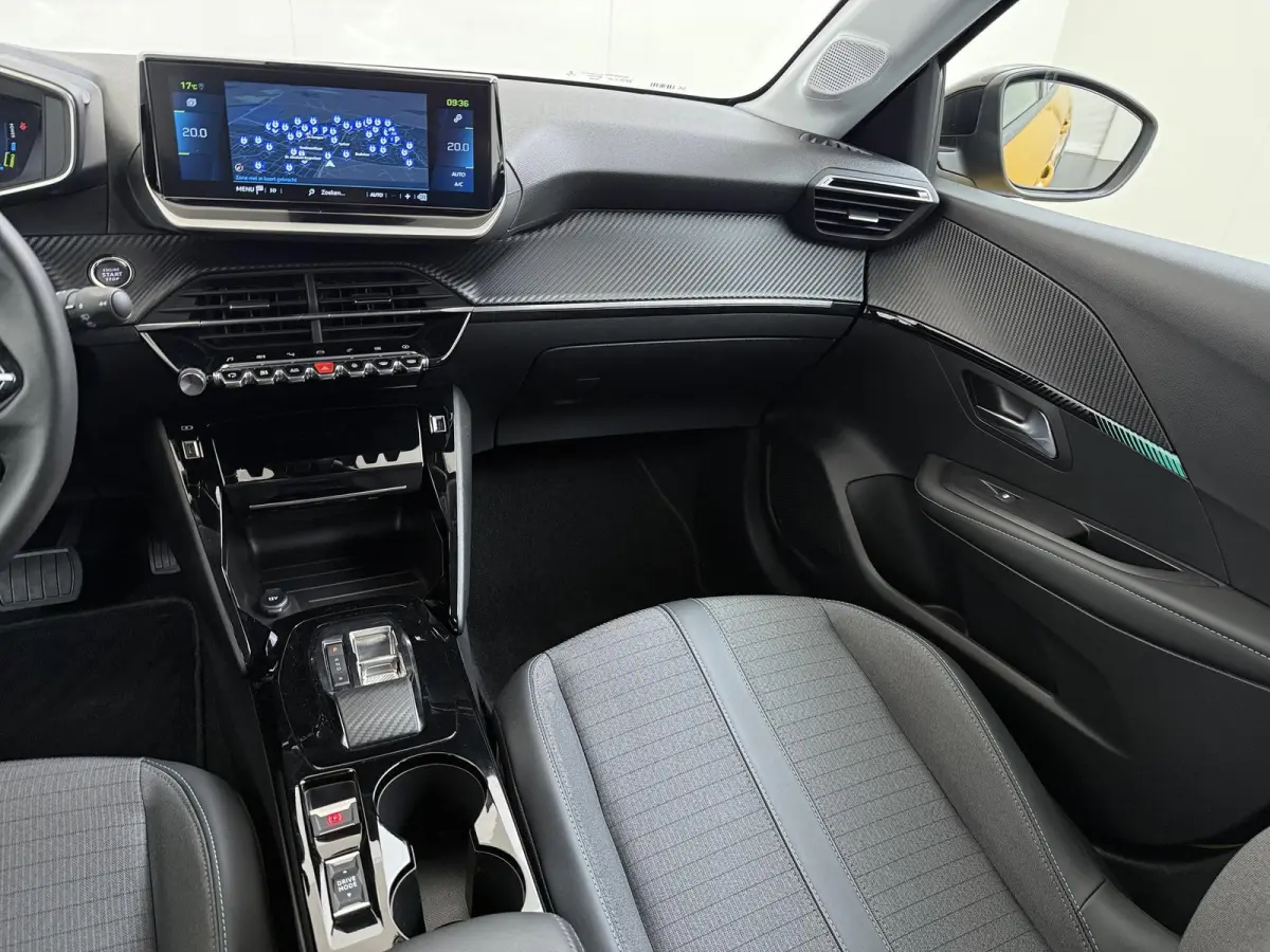 Allure Pack 50 kWh 136pk | Accu 94% | Navigatie | Camera achter | Cruise control adaptief | 3D i-Cockpit | Automatische airco | Apple Carplay en Android auto