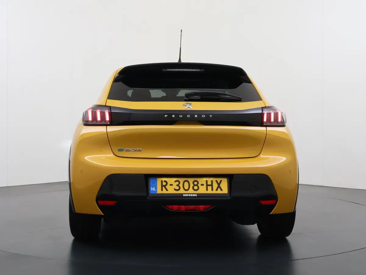 Allure Pack 50 kWh 136pk | Accu 94% | Navigatie | Camera achter | Cruise control adaptief | 3D i-Cockpit | Automatische airco | Apple Carplay en Android auto