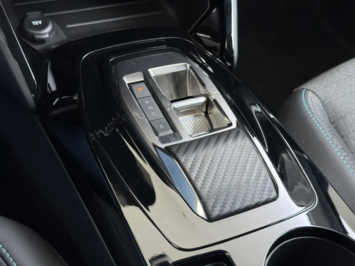 Allure Pack 50 kWh 136pk | Accu 94% | Navigatie | Camera achter | Cruise control adaptief | 3D i-Cockpit | Automatische airco | Apple Carplay en Android auto