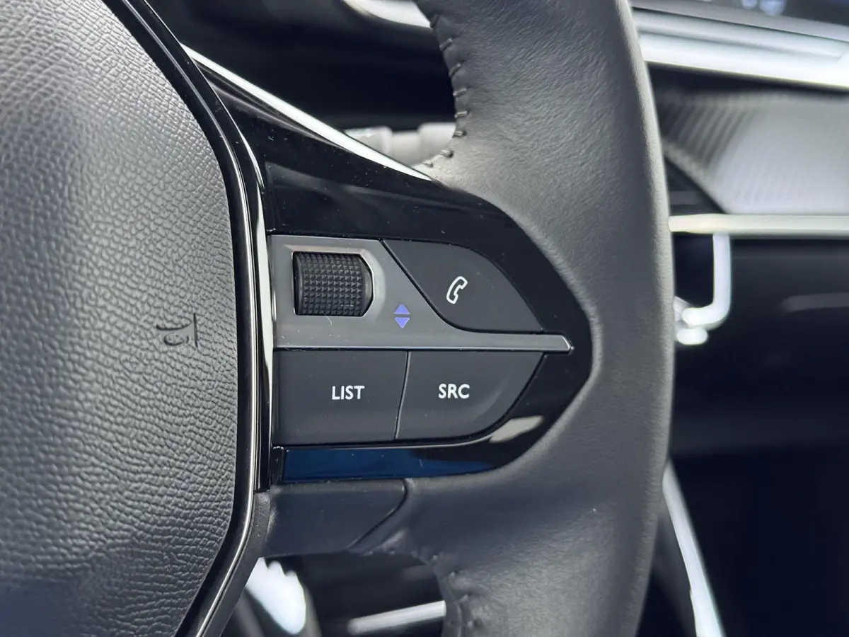 Allure Pack 50 kWh 136pk | Accu 94% | Navigatie | Camera achter | Cruise control adaptief | 3D i-Cockpit | Automatische airco | Apple Carplay en Android auto