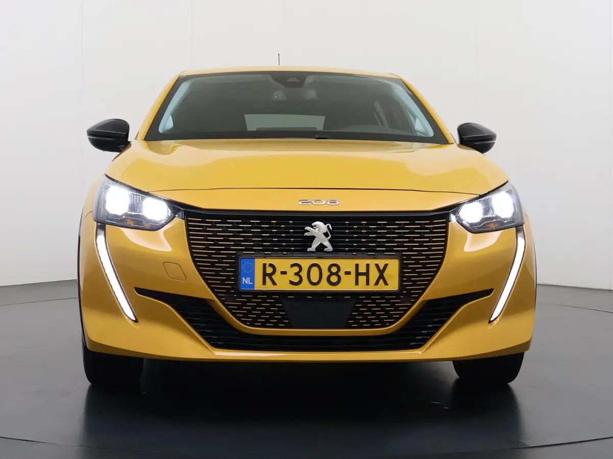 Allure Pack 50 kWh 136pk | Accu 94% | Navigatie | Camera achter | Cruise control adaptief | 3D i-Cockpit | Automatische airco | Apple Carplay en Android auto