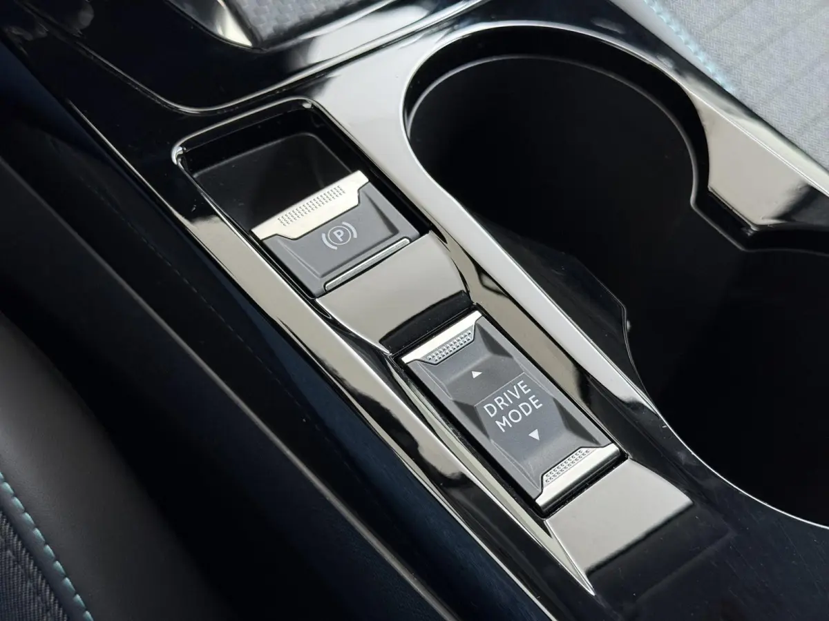 Allure Pack 50 kWh 136pk | Accu 94% | Navigatie | Camera achter | Cruise control adaptief | 3D i-Cockpit | Automatische airco | Apple Carplay en Android auto