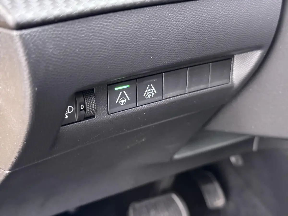 Allure Pack 50 kWh 136pk | Accu 94% | Navigatie | Camera achter | Cruise control adaptief | 3D i-Cockpit | Automatische airco | Apple Carplay en Android auto