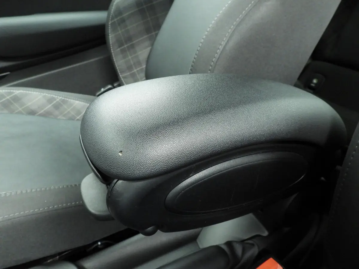 Cooper / Sportstoelen / Half Leder / Navigatie / Cruise / Isofix / Alu wielen 16 inch black