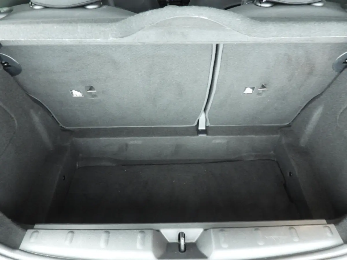 Cooper / Sportstoelen / Half Leder / Navigatie / Cruise / Isofix / Alu wielen 16 inch black