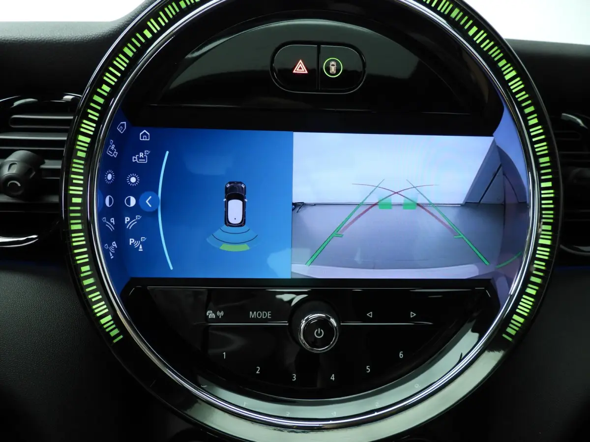 2.0 John Cooper Works Essential | Harman-Kardon | Head-Up | 18" JCW Circuit Spoke | Comfort Access | Panoramadak | Stoelverwarming | Stuurwielrand verwarmd |