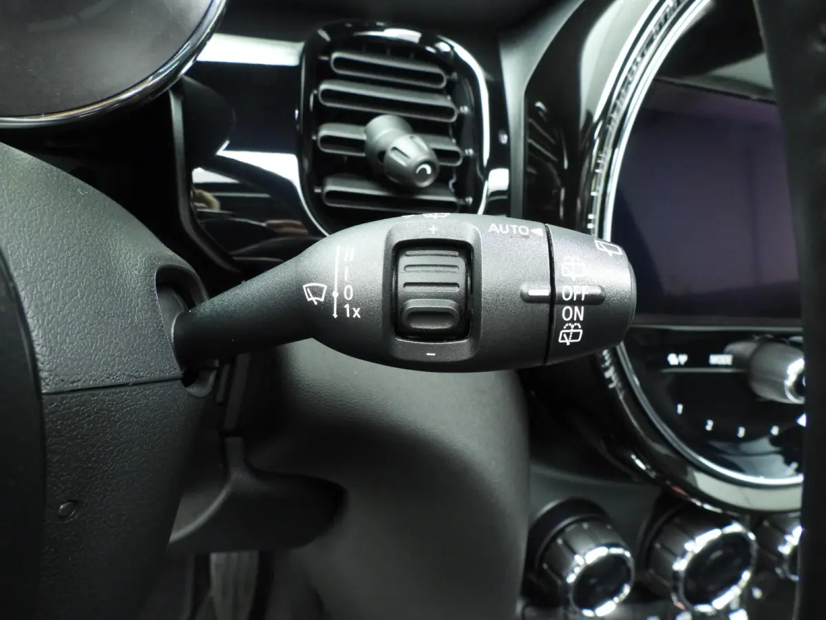 2.0 John Cooper Works Essential | Harman-Kardon | Head-Up | 18" JCW Circuit Spoke | Comfort Access | Panoramadak | Stoelverwarming | Stuurwielrand verwarmd |