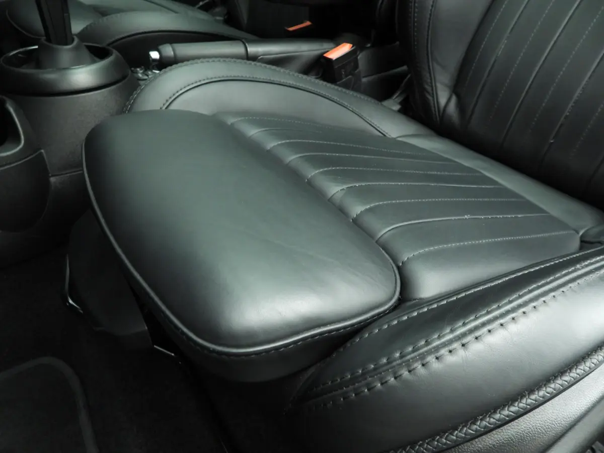 2.0 John Cooper Works Essential | Harman-Kardon | Head-Up | 18" JCW Circuit Spoke | Comfort Access | Panoramadak | Stoelverwarming | Stuurwielrand verwarmd |