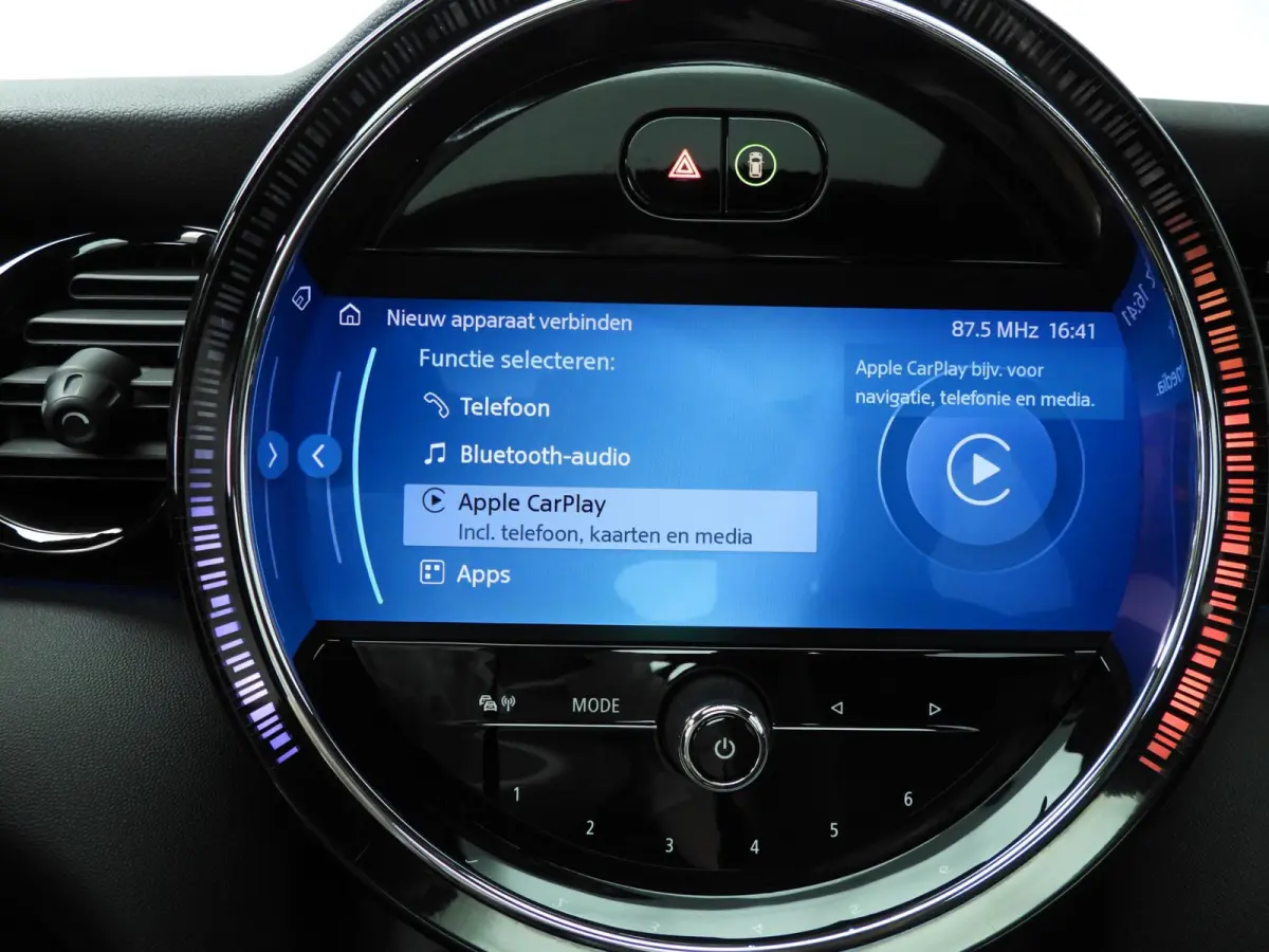 2.0 John Cooper Works Essential | Harman-Kardon | Head-Up | 18" JCW Circuit Spoke | Comfort Access | Panoramadak | Stoelverwarming | Stuurwielrand verwarmd |