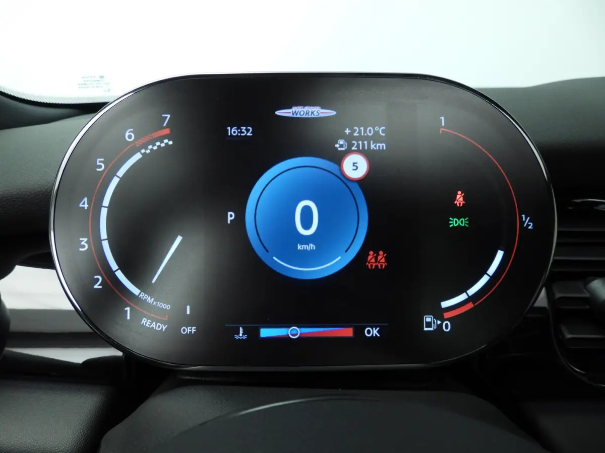 2.0 John Cooper Works Essential | Harman-Kardon | Head-Up | 18" JCW Circuit Spoke | Comfort Access | Panoramadak | Stoelverwarming | Stuurwielrand verwarmd |