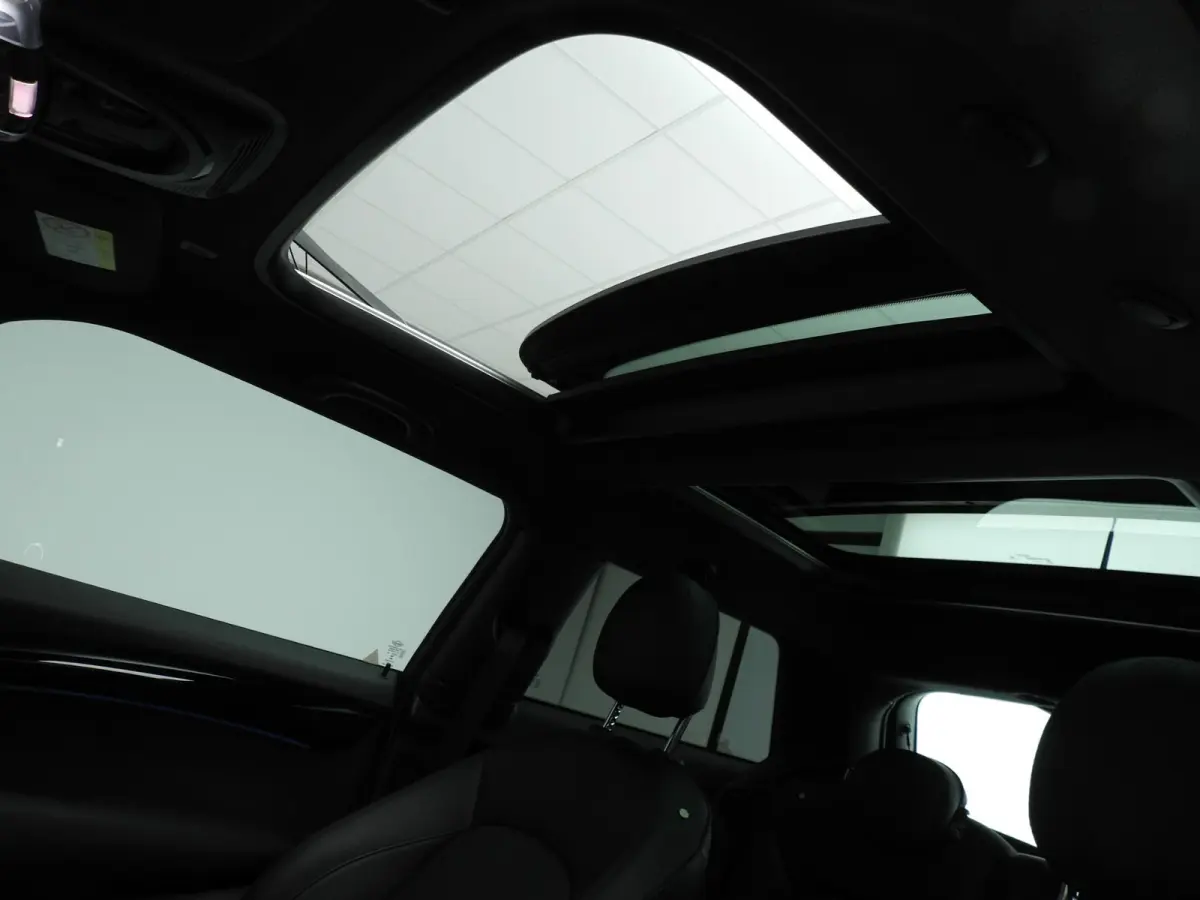 2.0 John Cooper Works Essential | Harman-Kardon | Head-Up | 18" JCW Circuit Spoke | Comfort Access | Panoramadak | Stoelverwarming | Stuurwielrand verwarmd |