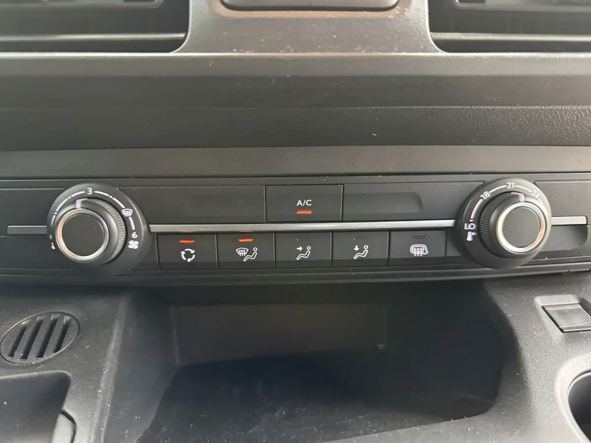 50kWh 136PK Elektrisch 50kWh 280km WLTP 136PK L1 Snelladen Climate Control Cruise Control Achteruitrijcamera