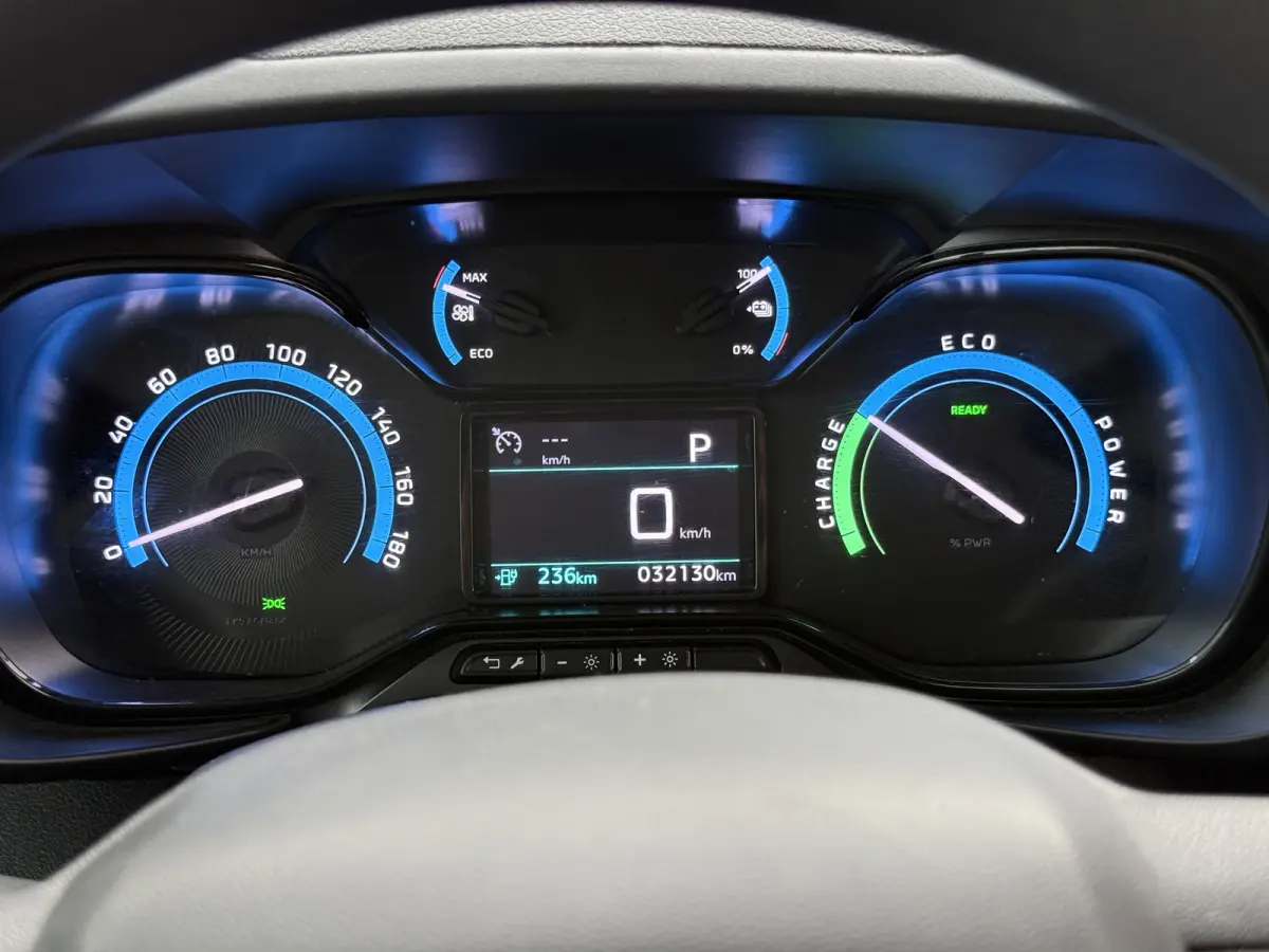50kWh 136PK Elektrisch 50kWh 280km WLTP 136PK L1 Snelladen Climate Control Cruise Control Achteruitrijcamera