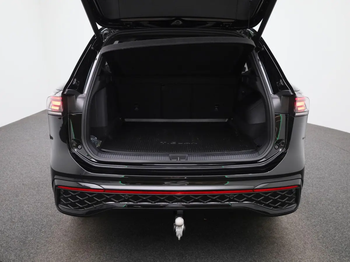 1.5 eHybrid R-Line Edition 204 PK| Origineel Nederlands | SOH 100% | Trekhaak | LEDER Interieur | 360 Camera | Stoelventilatie | Stuurwielverwarming | Stoelverwarming
