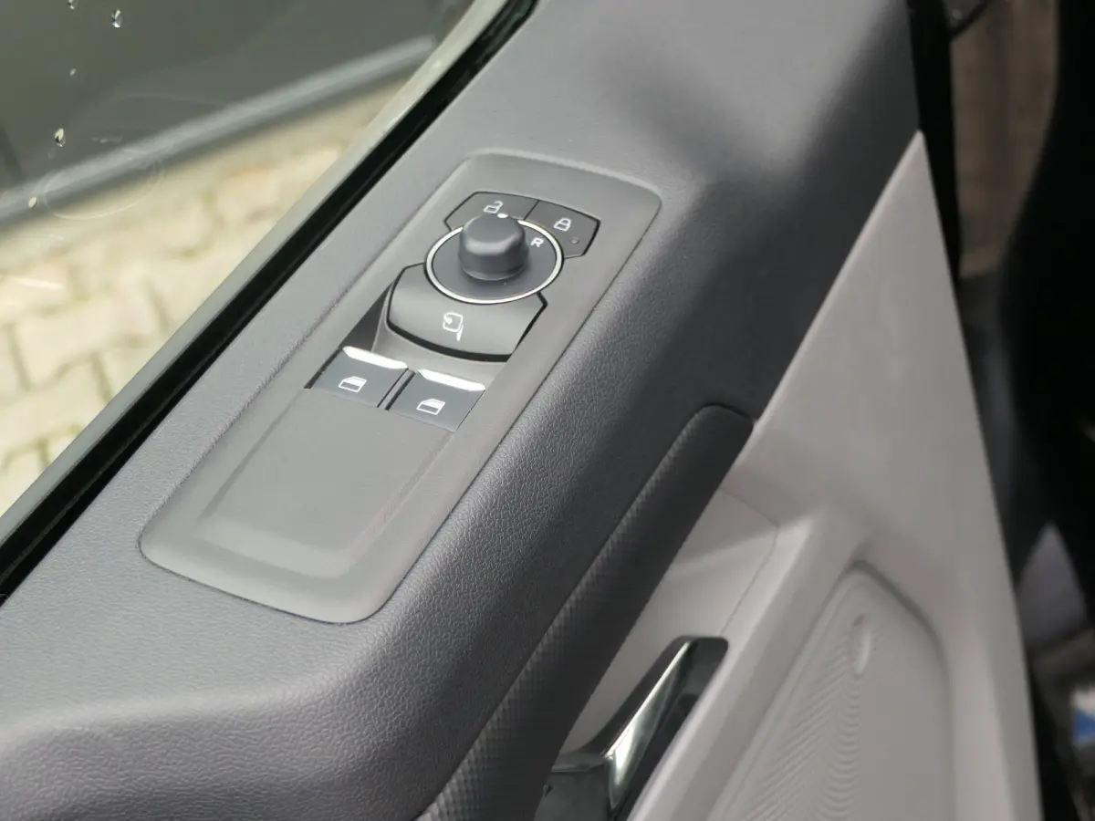 340 L2H1 Limited 71 kWh | LED Koplampen | Stoelverwarming | Lichtmetalen Velgen | CarPlay/Android Auto | Camera