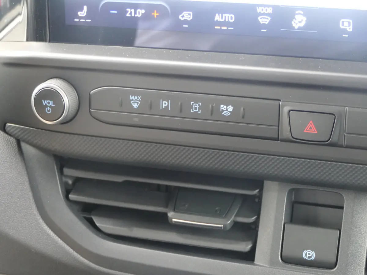 340 L2H1 Limited 71 kWh | LED Koplampen | Stoelverwarming | Lichtmetalen Velgen | CarPlay/Android Auto | Camera