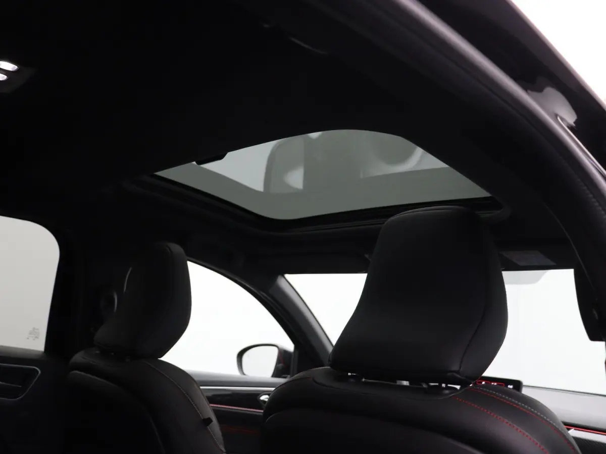 mild hybrid 160 R.S. line | Schuif\kanteldak | Stoel-stuur verwarming | Achteruitrijcamera | Adaptieve cruise control |