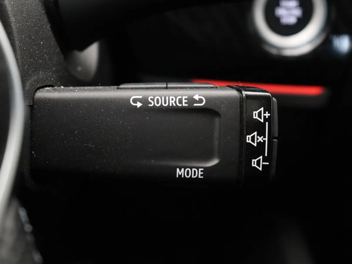 mild hybrid 160 R.S. line | Schuif\kanteldak | Stoel-stuur verwarming | Achteruitrijcamera | Adaptieve cruise control |