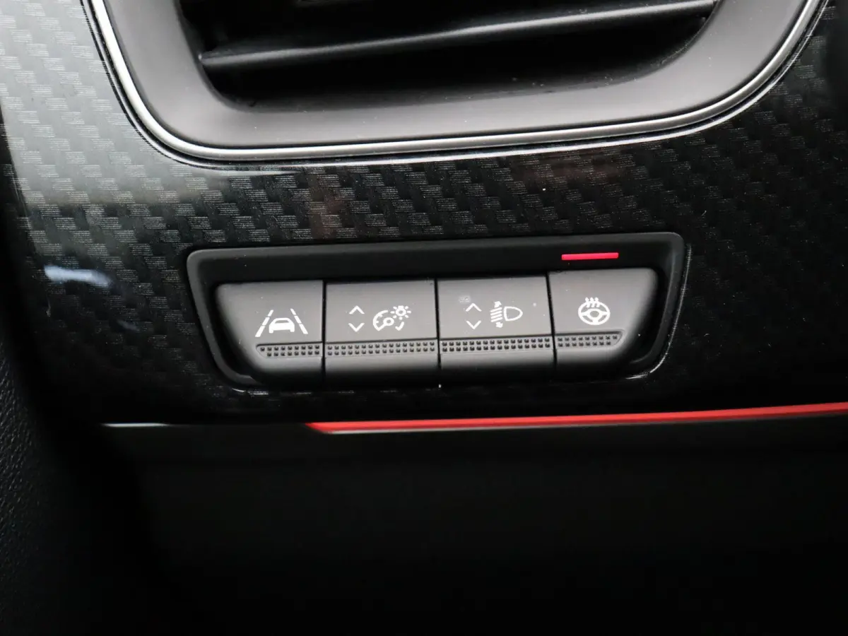 mild hybrid 160 R.S. line | Schuif\kanteldak | Stoel-stuur verwarming | Achteruitrijcamera | Adaptieve cruise control |