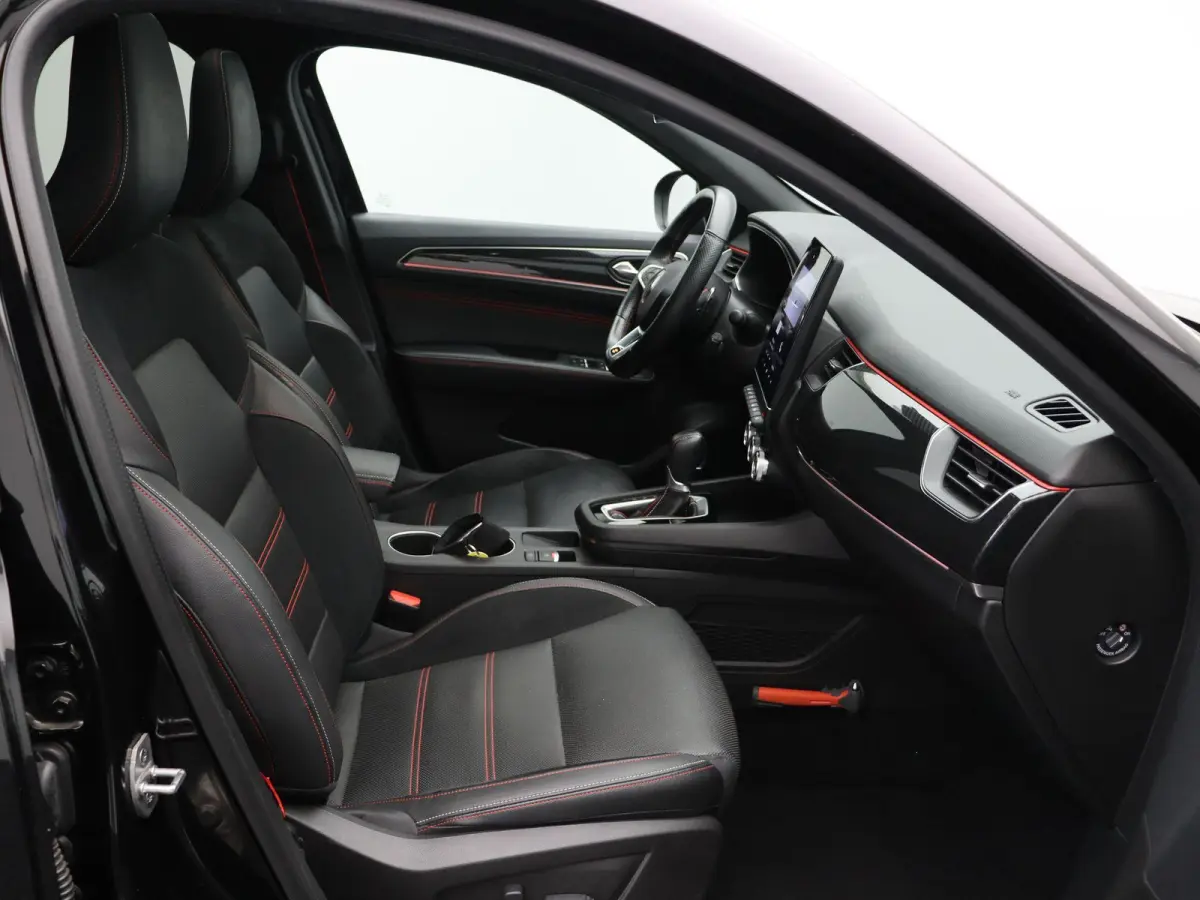 mild hybrid 160 R.S. line | Schuif\kanteldak | Stoel-stuur verwarming | Achteruitrijcamera | Adaptieve cruise control |