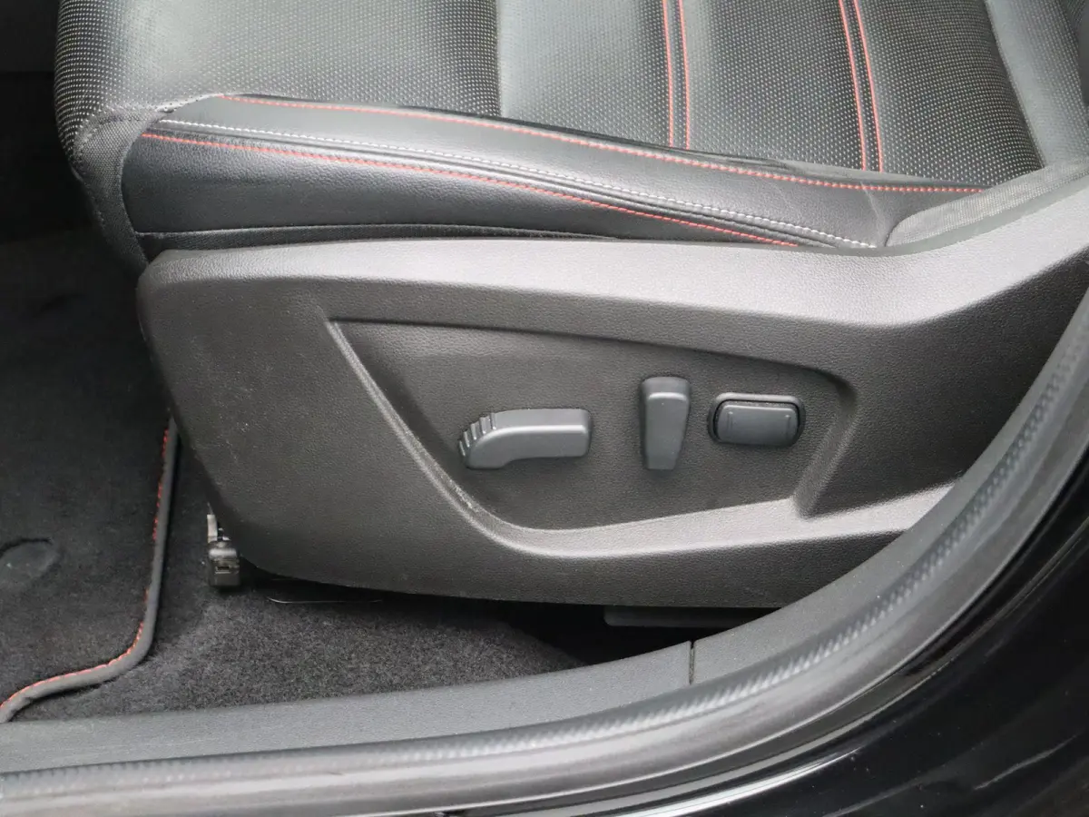 mild hybrid 160 R.S. line | Schuif\kanteldak | Stoel-stuur verwarming | Achteruitrijcamera | Adaptieve cruise control |