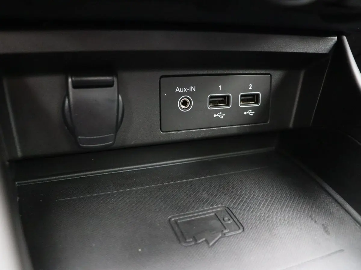 mild hybrid 160 R.S. line | Schuif\kanteldak | Stoel-stuur verwarming | Achteruitrijcamera | Adaptieve cruise control |