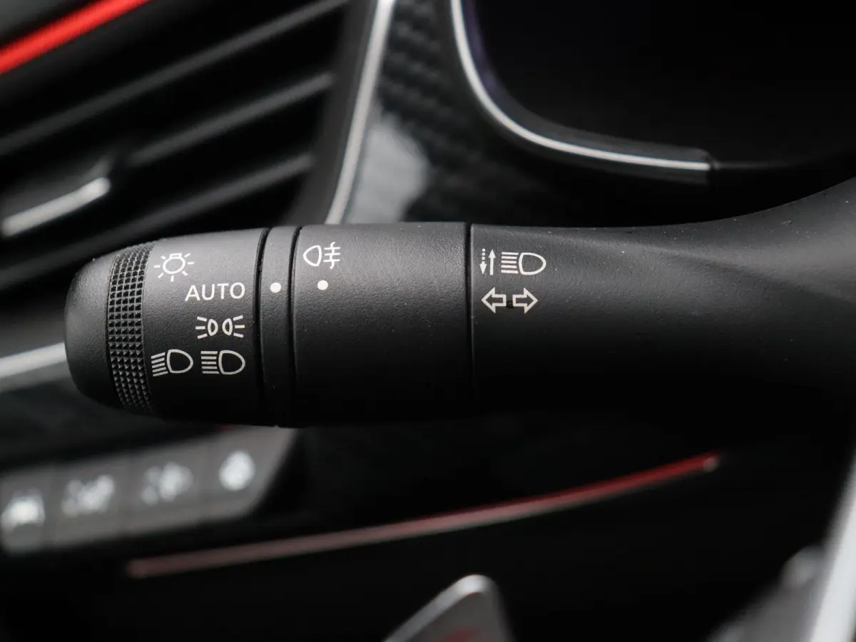 mild hybrid 160 R.S. line | Schuif\kanteldak | Stoel-stuur verwarming | Achteruitrijcamera | Adaptieve cruise control |