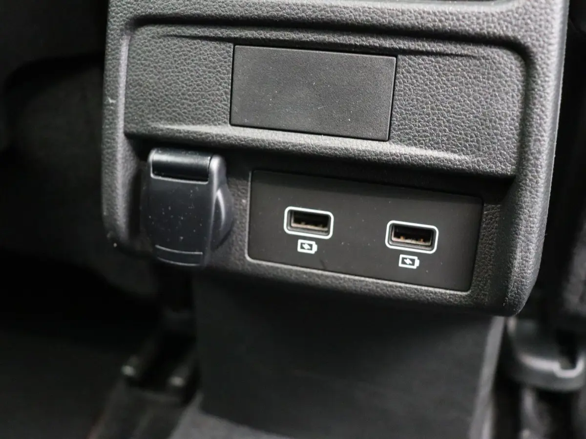mild hybrid 160 R.S. line | Schuif\kanteldak | Stoel-stuur verwarming | Achteruitrijcamera | Adaptieve cruise control |