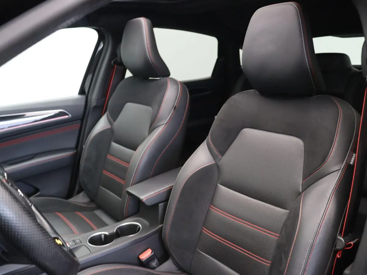 mild hybrid 160 R.S. line | Schuif\kanteldak | Stoel-stuur verwarming | Achteruitrijcamera | Adaptieve cruise control |