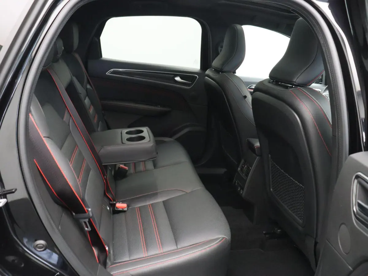 mild hybrid 160 R.S. line | Schuif\kanteldak | Stoel-stuur verwarming | Achteruitrijcamera | Adaptieve cruise control |