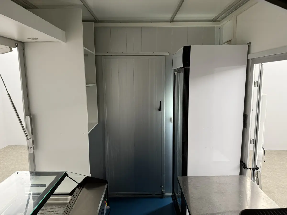 35S14 2.3 410 | Foodtruck | Verkoopwagen | Patatkraam | Eventtruck | Snackwagen | Viskraam | Zijdeur | Airco | Camera