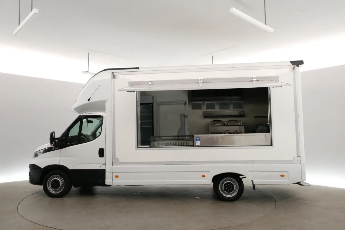 35S14 2.3 410 | Foodtruck | Verkoopwagen | Patatkraam | Eventtruck | Snackwagen | Viskraam | Zijdeur | Airco | Camera
