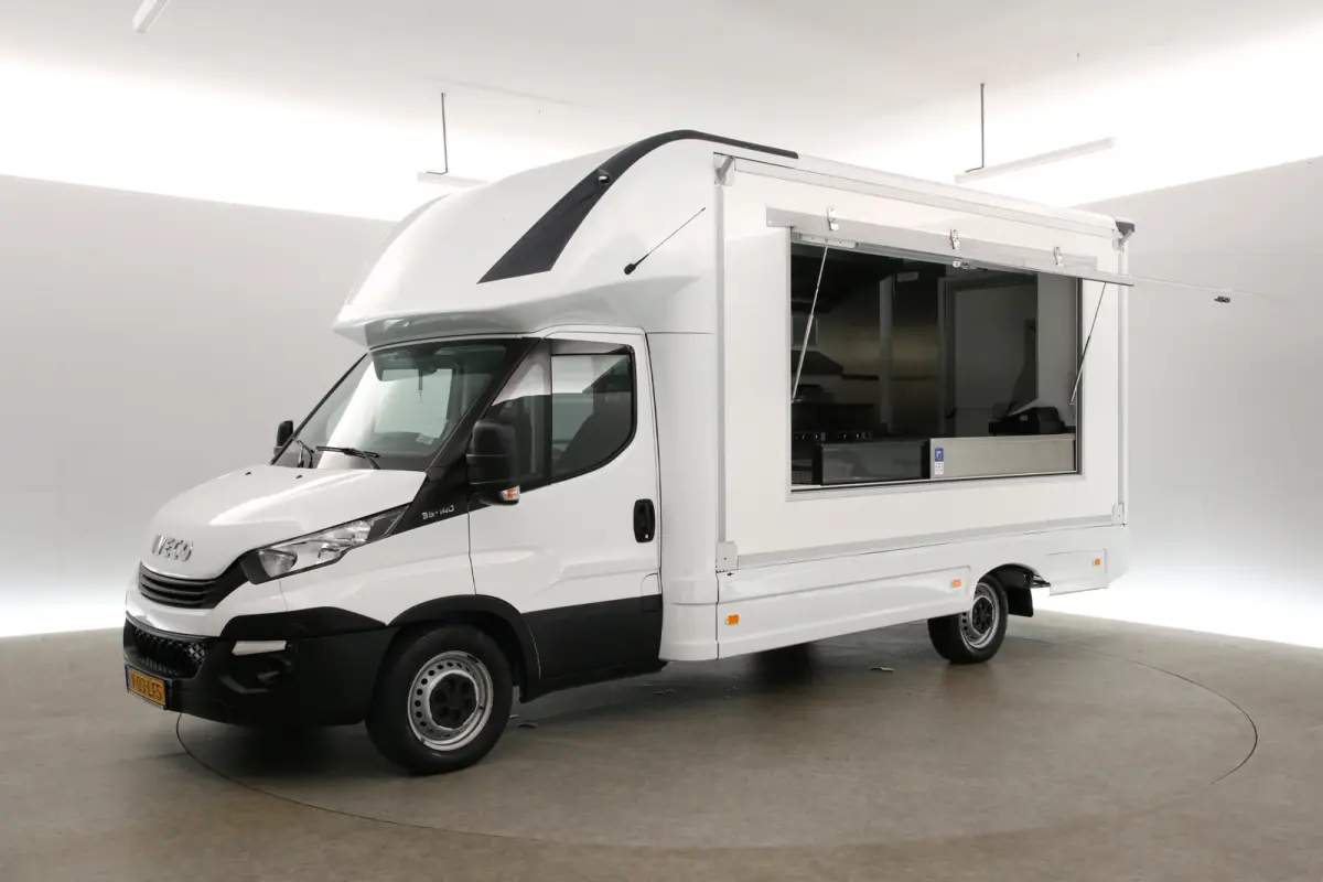 35S14 2.3 410 | Foodtruck | Verkoopwagen | Patatkraam | Eventtruck | Snackwagen | Viskraam | Zijdeur | Airco | Camera