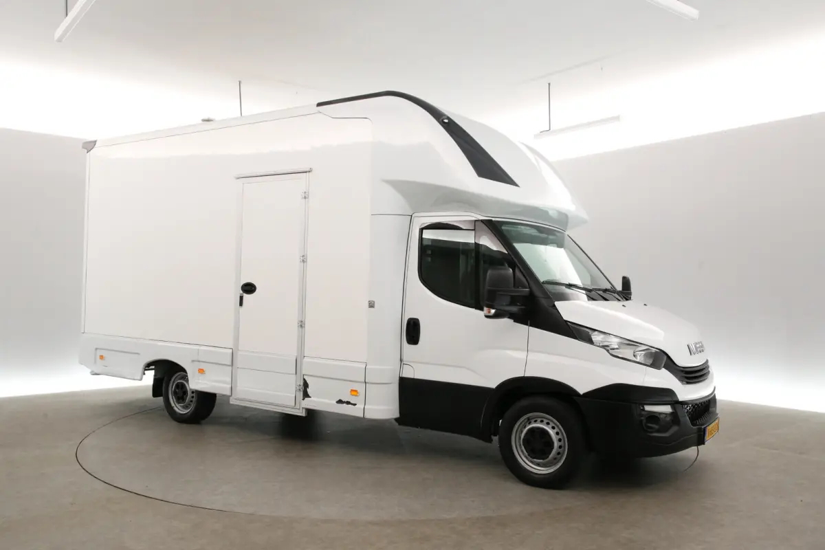 35S14 2.3 410 | Foodtruck | Verkoopwagen | Patatkraam | Eventtruck | Snackwagen | Viskraam | Zijdeur | Airco | Camera