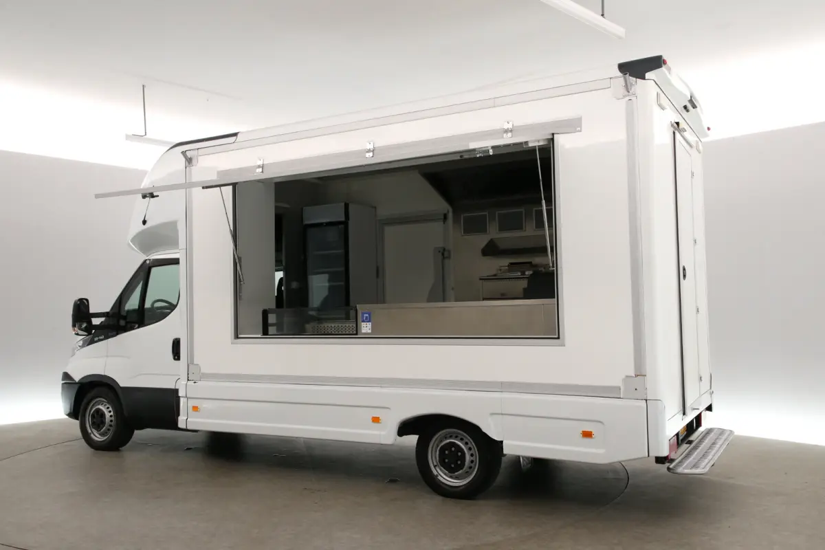 35S14 2.3 410 | Foodtruck | Verkoopwagen | Patatkraam | Eventtruck | Snackwagen | Viskraam | Zijdeur | Airco | Camera