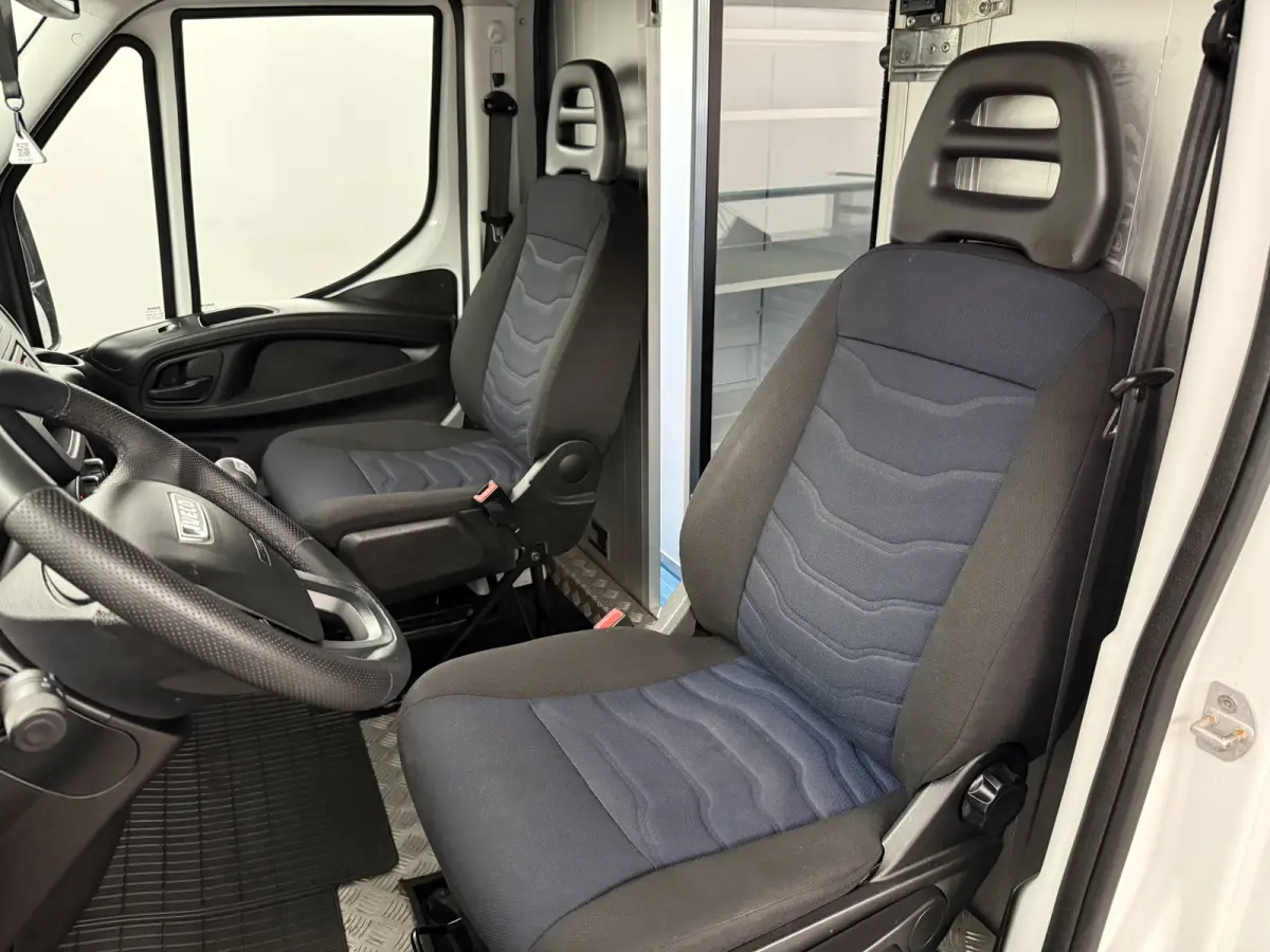 35S14 2.3 410 | Foodtruck | Verkoopwagen | Patatkraam | Eventtruck | Snackwagen | Viskraam | Zijdeur | Airco | Camera
