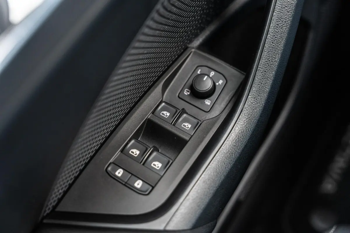 1.0 TSI 110pk Business Edition Plus | Stoelverwarming | Elektrische Achterklep | Camera | Adaptief Cruise Control | Navigatie