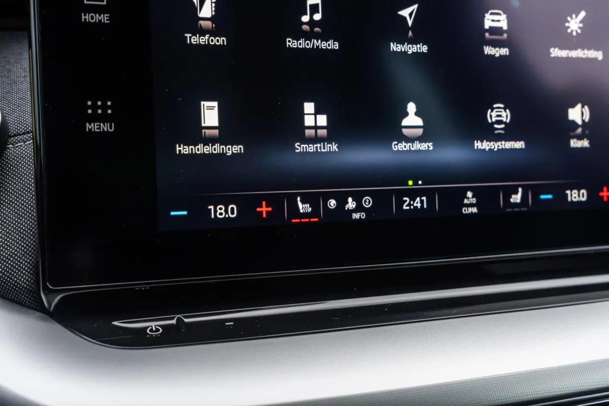 1.0 TSI 110pk Business Edition Plus | Stoelverwarming | Elektrische Achterklep | Camera | Adaptief Cruise Control | Navigatie