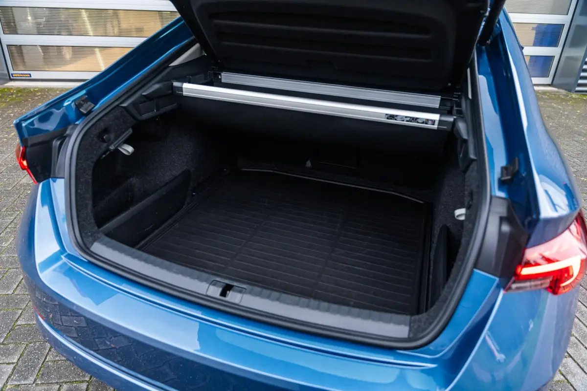 1.0 TSI 110pk Business Edition Plus | Stoelverwarming | Elektrische Achterklep | Camera | Adaptief Cruise Control | Navigatie